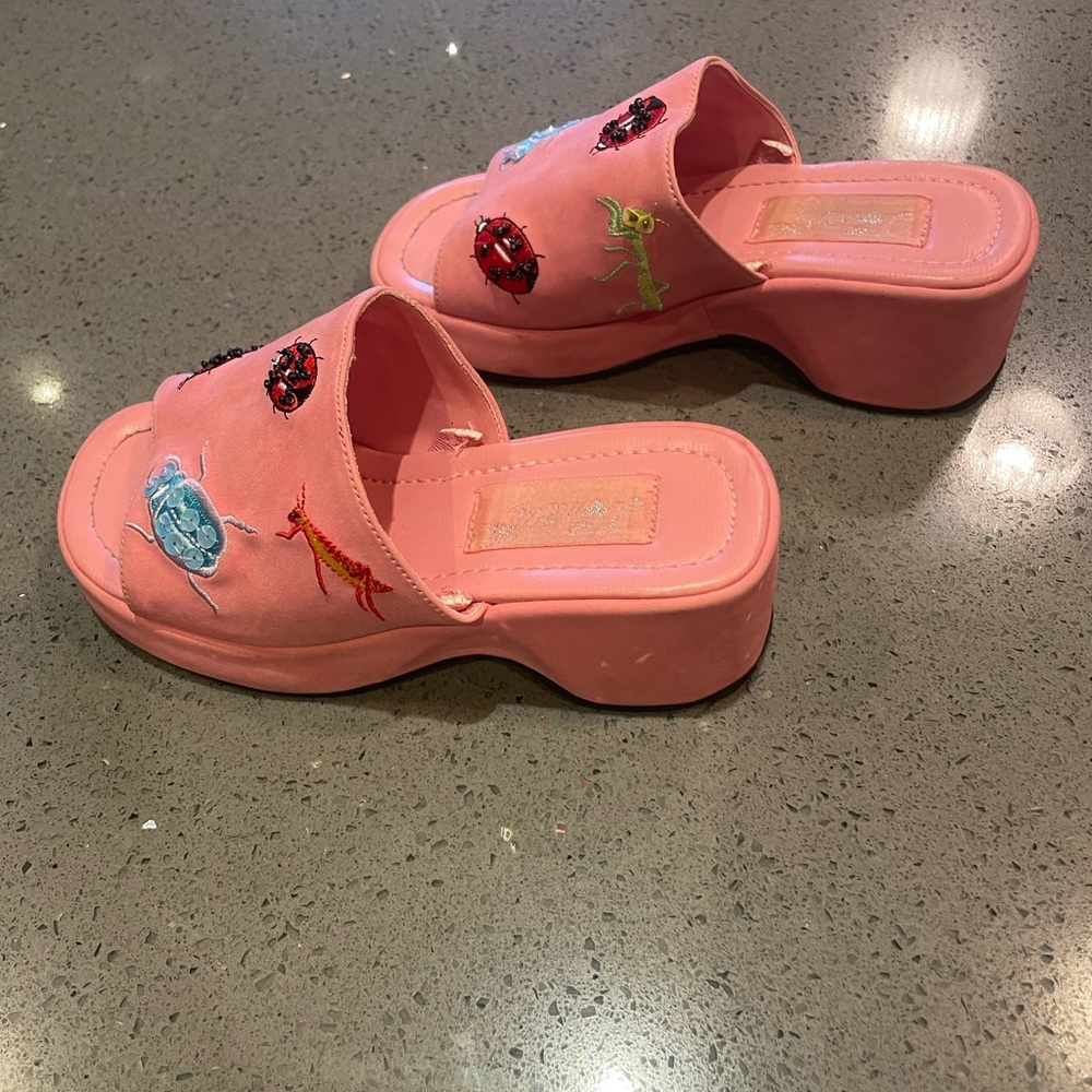 Pink Slide Sandals with Ladybug Embroidery - Picture 5 of 6